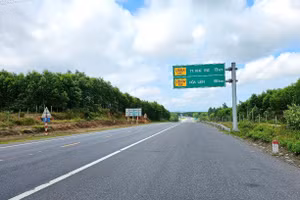 Cao tốc Bắc – Nam phía Đông đoạn La Sơn – Hòa Liên vừa được khởi công, mở rộng lên 4 làn xe.