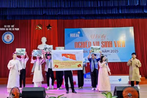 Khai mạc Hội thi nghiệp vụ sinh viên Trường Đại học Sư phạm, Đại học Huế lần thứ 12 năm 2025. (Ảnh: Đại Dương)