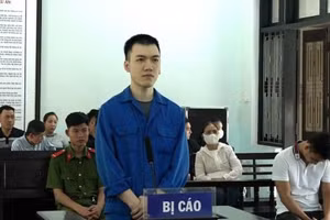 Bị cáo Phạm Trung Anh chiếm đoạt hơn 1 tỷ đồng với chiêu thức lừa bán Iphone, Macbook giá rẻ.