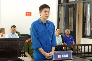 Chiếm đoạt tiền công ty đi đánh bạc, Phạm Minh Tuấn lĩnh án 8 năm tù.