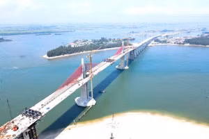 Cầu qua cửa Thuận An tại TP Huế vừa được chính thức hợp long sáng 30/4/2025. (Ảnh: H.T)