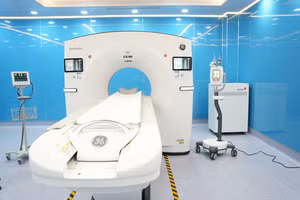 Hệ thống máy CT 128 lát cắt Revolution™ Maxima - thiết bị ứng dụng trí tuệ nhân tạo (AI) tại Tầng 2 Trung tâm tim mạch – Bệnh viện Trung ương Huế.