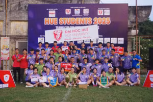 Đội bóng đá nam và nữ của Trường Đại học Luật, Đại học Huế xuất sắc giành chức vô địch nam và nữ tại Giải bóng đá Sinh viên Huế 2025. 