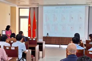 Tập huấn “Nâng cao năng lực cho nhân viên y tế tuyến ban đầu, cơ bản về chăm sóc và điều trị ung thư vú di căn" do Trường Đại học Y - Dược, Đại học Huế tổ chức. (Ảnh: Đại Dương)