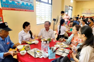 Ra mắt "Bữa cơm Công đoàn" tại Trường Đại học Luật, Đại học Huế. (Ảnh: Đ.H)