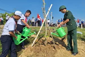 Mô hình “Đoạn đường sắt ông cháu cùng chăm” ra mắt tại Thị xã Hương Thủy, tỉnh Thừa Thiên Huế sáng 26/8. (Ảnh: Đại Dương)