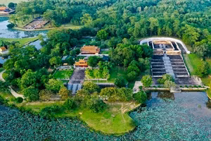 Cụm quần thể lăng vua Gia Long bao gồm nhiều khu lăng mộ, điện thờ... trong đó có điện Thoại Thánh - khu lăng mộ thờ tự mẹ vua Gia Long.