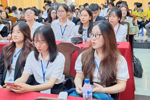 Sinh viên nước ngoài tham dự tại Hội thảo quốc tế sinh viên nghiên cứu khoa học các Trường Đại học Kinh tế và Kinh doanh (SR-ICYREB 2024). (Ảnh: Đại Dương)