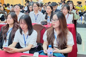 Sinh viên nước ngoài tham dự tại Hội thảo quốc tế sinh viên nghiên cứu khoa học các Trường Đại học Kinh tế và Kinh doanh (SR-ICYREB 2024). (Ảnh: Đại Dương)