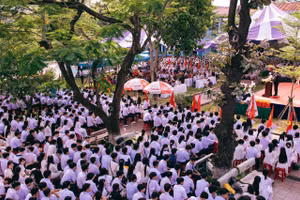 Trường Nữ Trung học Thành Nội – THPT Nguyễn Huệ 60 năm hình thành và phát triển.