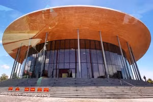 Chung kết Đường lên đỉnh Olympia 2025 tại đầu cầu TP Huế được chuyển địa điểm sang Nhà hát Sông Hương để tránh bão Fengshen và hoàn lưu sau bão.