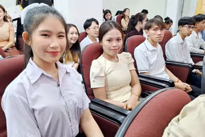 Lưu học sinh Lào tại Huế dự hội nghị tổng kết năm học 2024-2025, triển khai nhiệm vụ năm học 2025-2026.