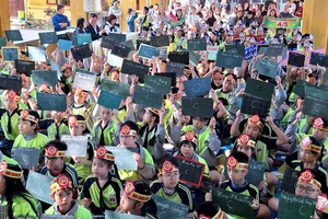 Học sinh Trường Tiểu học Vĩnh Ninh (TP Huế) hào hứng thi tài nâng cao kỹ năng tiếng Anh.