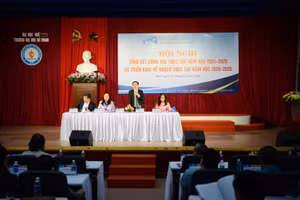 Hội nghị tổng kết thực tập năm học 2024 - 2025 và triển khai kế hoạch thực tập năm học 2025 - 2026 tại Trường ĐH Sư phạm Huế.