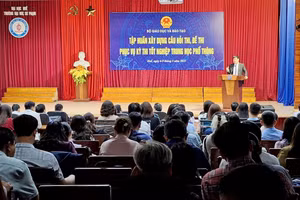 Khai mạc Tập huấn xây dựng câu hỏi thi, đề thi phục vụ kỳ thi tốt nghiệp THPT theo Chương trình GDPT 2018 tại khu vực miền Trung. (Ảnh: Đại Dương)