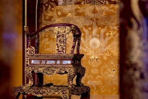 Bảo vật quốc gia "Ngai vua triều Nguyễn" thời điểm chưa bị kẻ xấu phá hoại.
