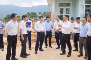 Đoàn làm việc của TP Huế đi khảo sát tại 5 xã vùng biên giới để chuẩn bị xây dựng trường phổ thông nội trú liên cấp tiểu học - trung học cơ sở.