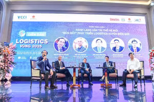 Các chuyên gia thảo luận tại Diễn đàn Logistics vùng lần thứ VI – 2025 tổ chức ở TP Huế.