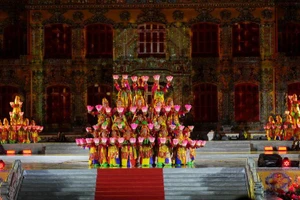 Tiết mục khai mạc Tuần lễ Festival nghệ thuật quốc tế Huế 2024.