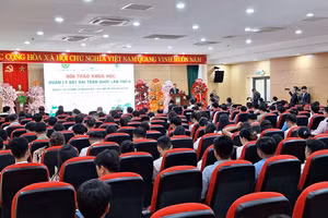 Các đại biểu về tham dự Hội thảo Khoa học Quản lý đất đai toàn quốc lần thứ 2 với chủ đề “Quản lý và sử dụng tài nguyên đất thích ứng với biến đổi khí hậu”. (Ảnh: Đại Dương)