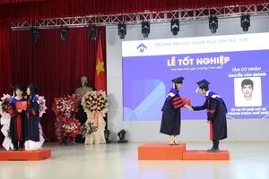 Trường Đại học Ngoại ngữ, Đại học Huế tổ chức lễ tốt nghiệp khoá 17 năm học 2023-2024. (Ảnh: Đại Dương)