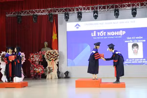 Trường Đại học Ngoại ngữ, Đại học Huế tổ chức lễ tốt nghiệp khoá 17 năm học 2023-2024. (Ảnh: Đại Dương)