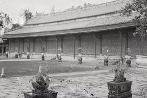 Điện Cần Chánh xưa - ngôi điện lộng lẫy của Tử Cấm Thành - Đại Nội Huế khi chưa bị phá hủy.