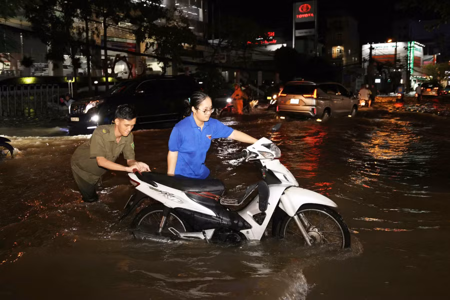 Triều cường dâng cao vào tối 22/10 tại Cần Thơ.