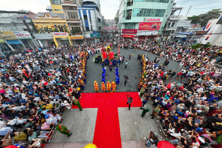 Những ngày này, phường Rạch Giá (tỉnh An Giang) lại trở nên rộn ràng và tưng bừng hơn bao giờ hết, khi đông đảo người dân và du khách từ khắp nơi đổ về tham dự Lễ hội truyền thống kỷ niệm 157 năm Anh hùng dân tộc Nguyễn Trung Trực hy sinh. lh-nguyen-trung-truc.jpg