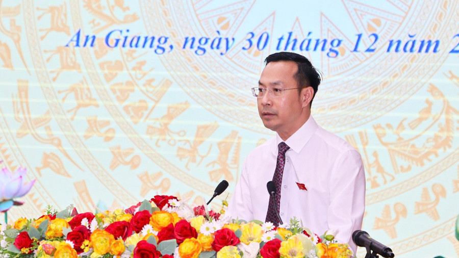 Ông Nguyễn Thanh Nhàn, Phó Bí thư Thường trực Tỉnh ủy, Chủ tịch HĐND tỉnh An Giang, phát biểu tại hội nghị.