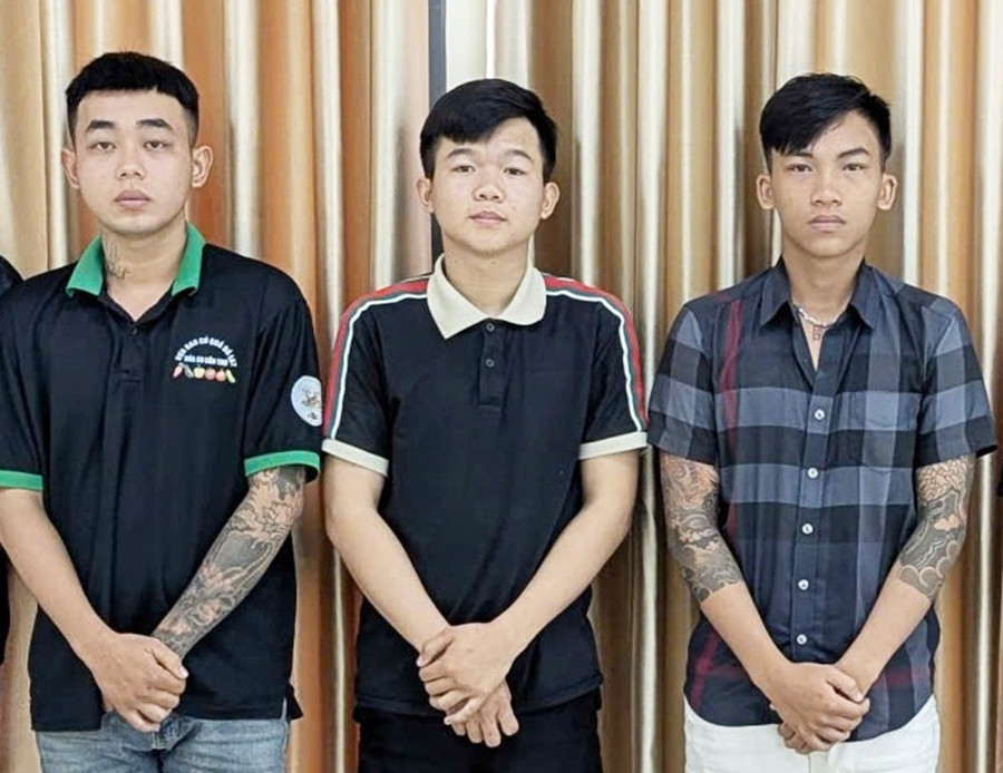 Các đối tượng Khánh, An, Tuấn (từ trái qua). Ảnh: Nghiêm Túc.