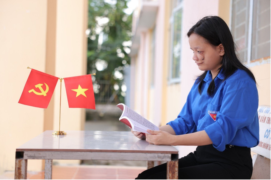 Nguyễn Thị Ngọc Huyền là tấm gương điển hình tiêu biểu trong học tập và làm theo tư tưởng, đạo đức, phong cách Hồ Chí Minh. (Ảnh: NTCC). ngoc-huyen-1.jpg