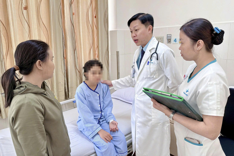 Sức khỏe bệnh nhi ổn định sau khi được can thiệp bít dù qua da. benh-tim-bam-sinh-0.jpg