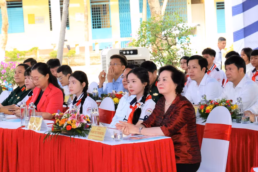 Phó Thủ tướng Phạm Thị Thanh Trà dự lễ khởi công trường nội trú tại vùng biên An Giang. Ảnh: Yến Phương.