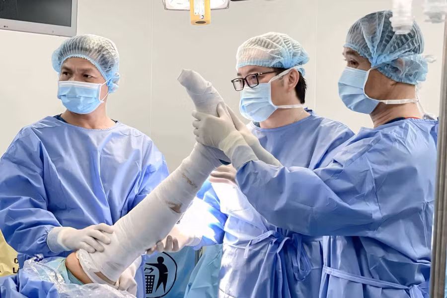 Ca phẫu thuật nội soi khớp gối.