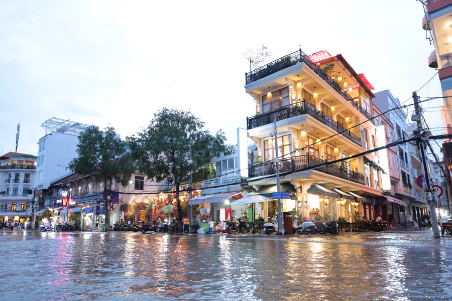 Triều cường dâng cao vào tối 23/10 tại Cần Thơ. trieu-cuong-giat-dien-0.jpg