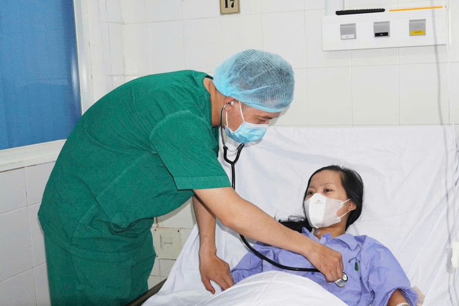 Sau ca phẫu thuật ghép thận thành công, cô giáo quê Cà Mau mong sớm được trở về với bục giảng.