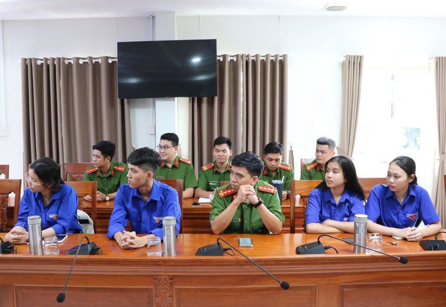 Các đoàn viên tham dự buổi tập huấn. phu-quoc-doan-vien-0.jpg