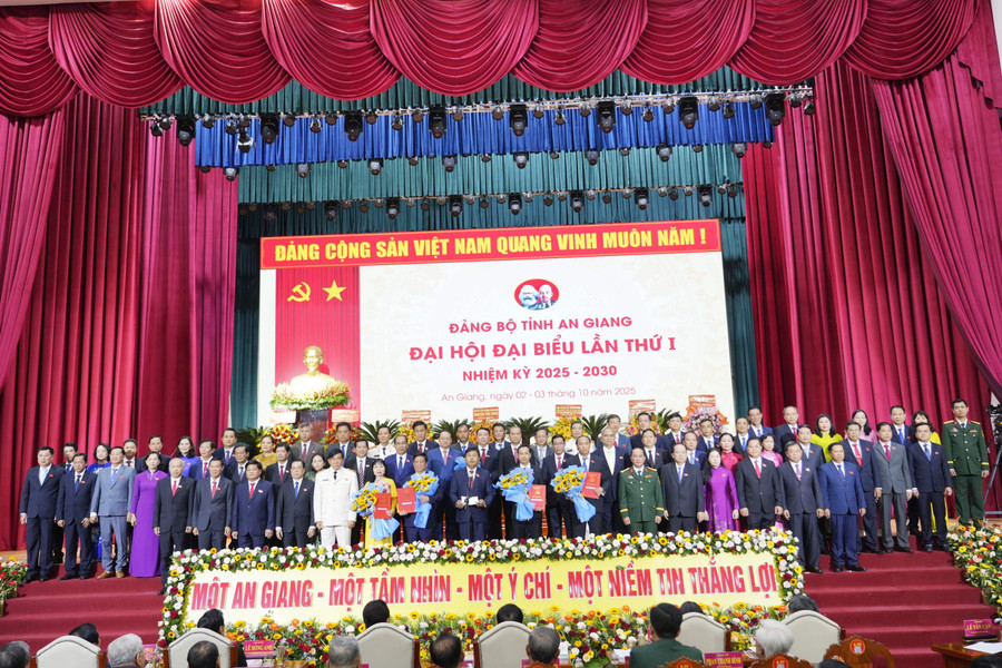 Ông Nguyễn Tiến Hải, Bí thư Tỉnh ủy An Giang phát biểu nhận nhiệm vụ. bi-thu-an-giang-0.jpg