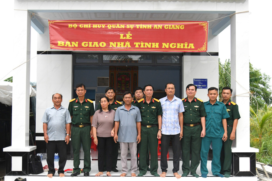 Lễ bàn giao nhà tình nghĩa tại An Giang. Ảnh: Phương Vũ. nha-tinh-nghia01.jpg