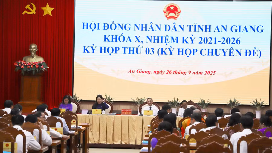Quang cảnh kỳ họp.
