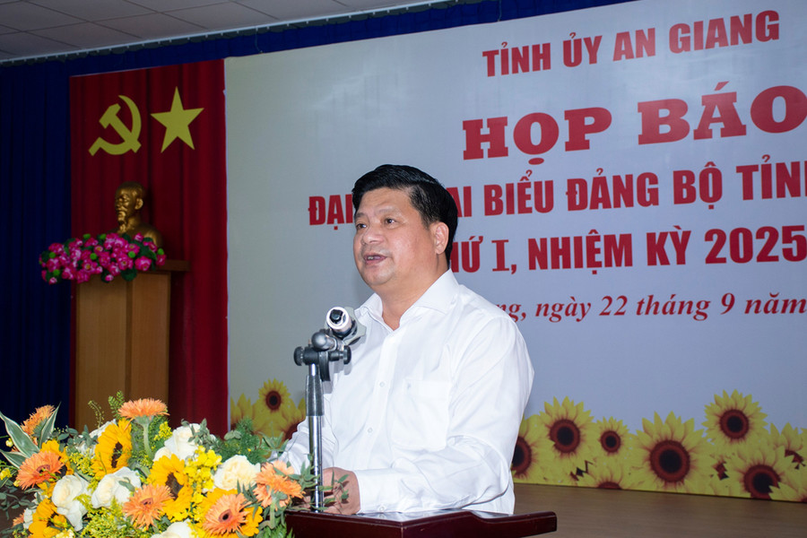 Ông Tống Phước Trường, Trưởng Ban Tuyên giáo và Dân vận Tỉnh ủy An Giang thông tin tại buổi Họp báo. ban-tuyen-giao-1.jpg