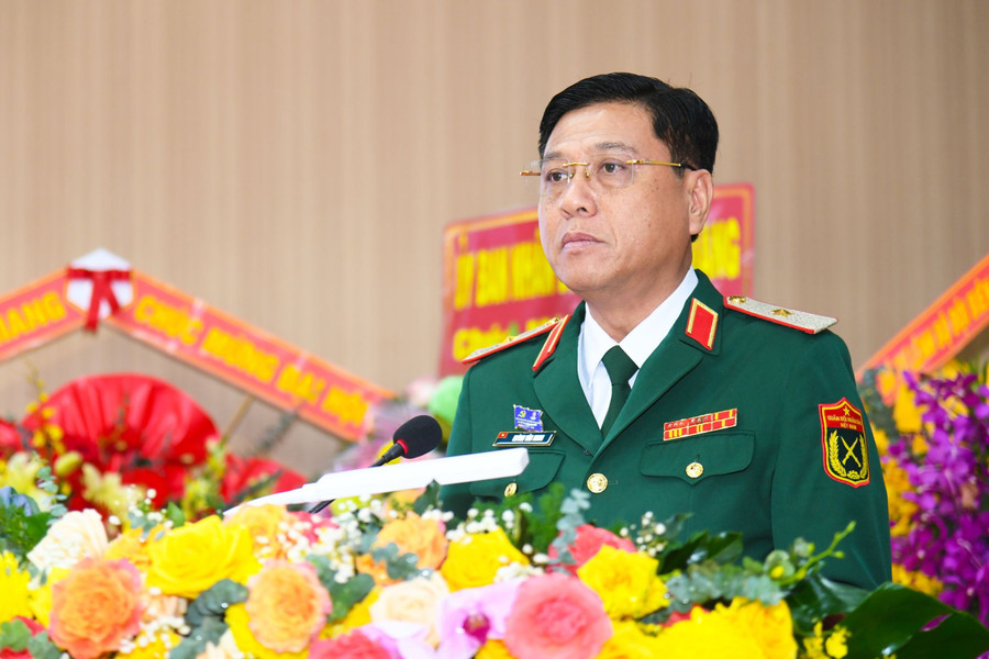 Thiếu tướng Huỳnh Văn Ngon, Ủy viên Ban thường vụ Đảng ủy, Phó Chính ủy Quân khu, phát biểu chỉ đạo đại hội. quan-su-an-giang-1.jpg