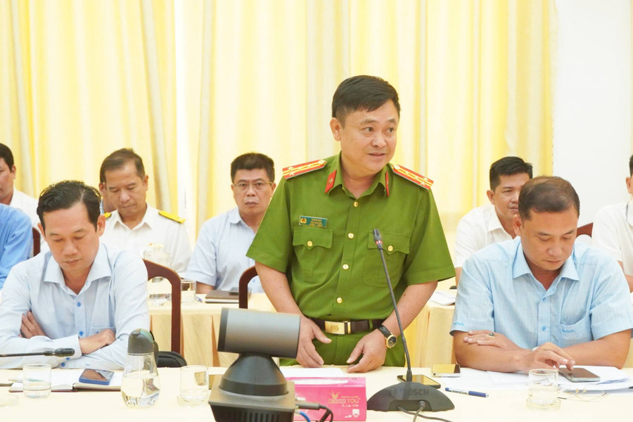 Đại tá Lê Đức Bảy, Phó Giám đốc Công an TP Cần Thơ, thông tin vụ việc tại cuộc họp.