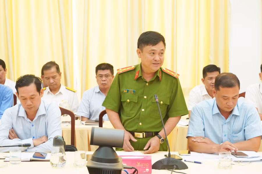 Đại tá Lê Đức Bảy, Phó Giám đốc Công an TP Cần Thơ, thông tin vụ việc tại cuộc họp.