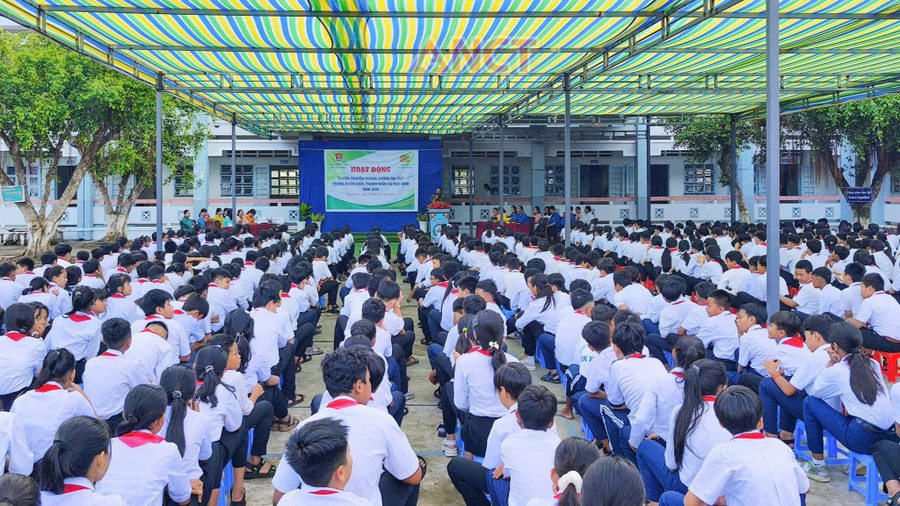 Quang cảnh buổi tuyên truyền. Ảnh: Công an Cần Thơ. ma-tuy-hoc-duong-1.jpg
