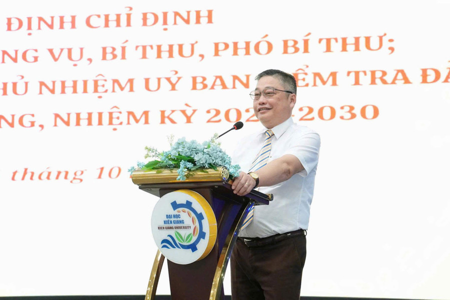 Ông Nguyễn Hữu Thọ phát biểu tại buổi lễ. cong-bo-quyet-dinh-0.jpg