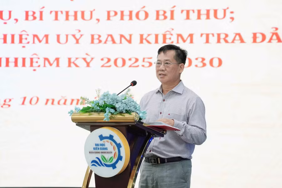 cong-bo-quyet-dinh.jpg