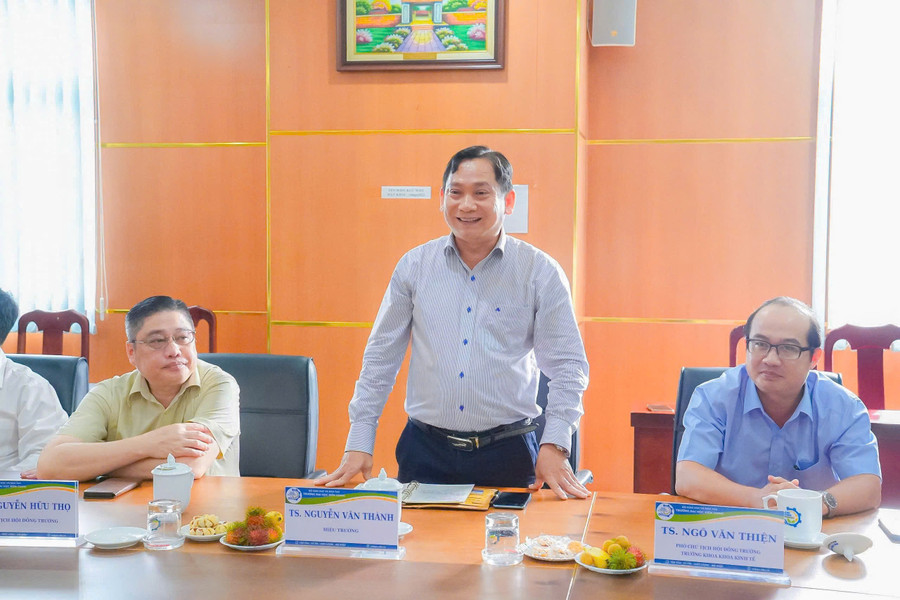 TS Nguyễn Văn Thành, Hiệu trưởng Trường Đại học Kiên Giang phát biểu tại buổi làm việc. Ảnh: Như Ý. dh-kien-giang-01.jpg