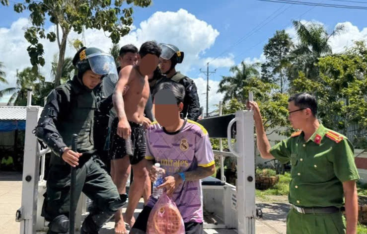 Công an tỉnh An Giang huy động tối đa lực lượng xử lý vụ việc học viên bỏ trốn khỏi cơ sở cai nghiện. Ảnh: Công an cung cấp.